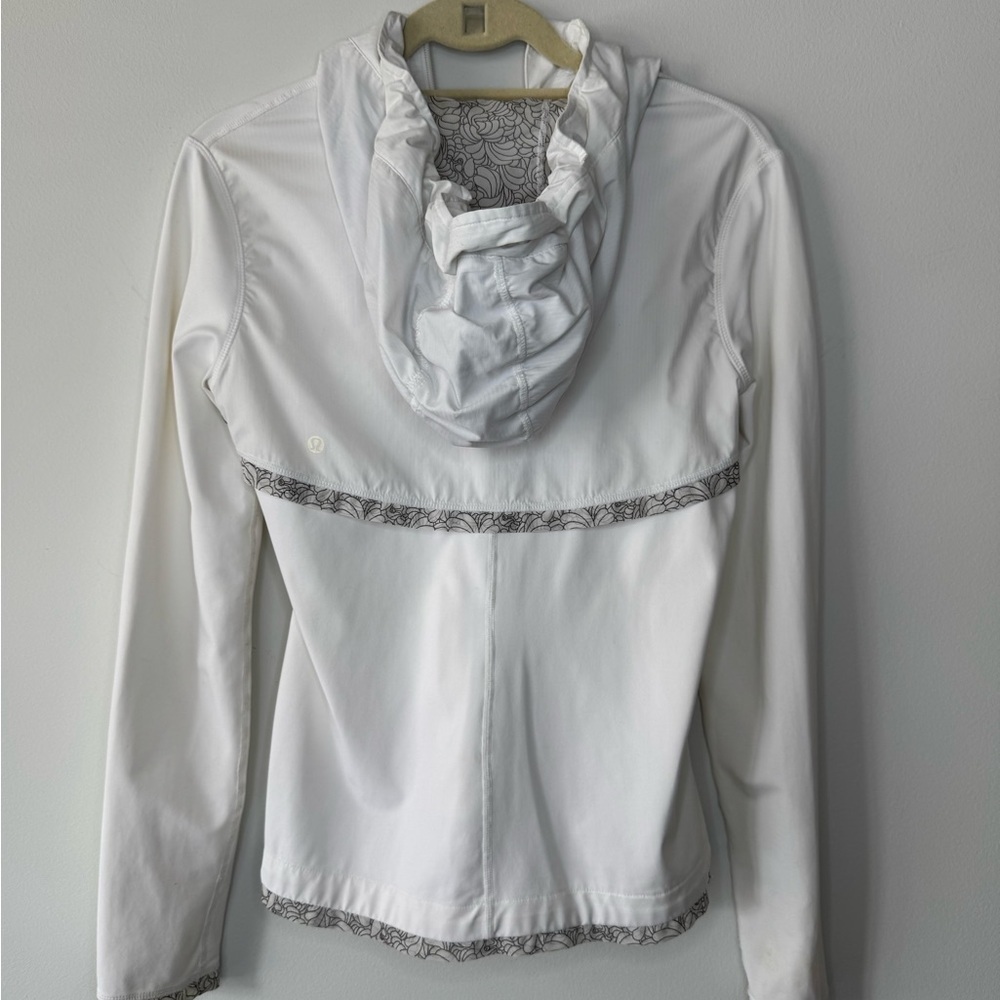 Lululemon Women's White Hooded Jacket - Picture 13 of 17